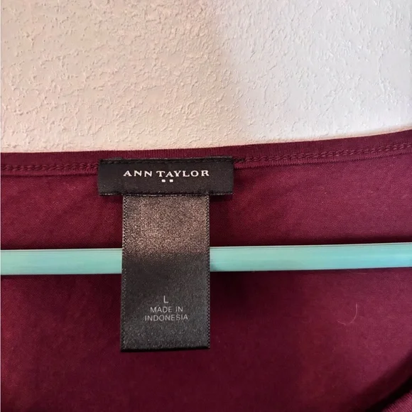 3/$20 Ann Taylor Rich Burgundy Textured Tank Top - Picture 3 of 4